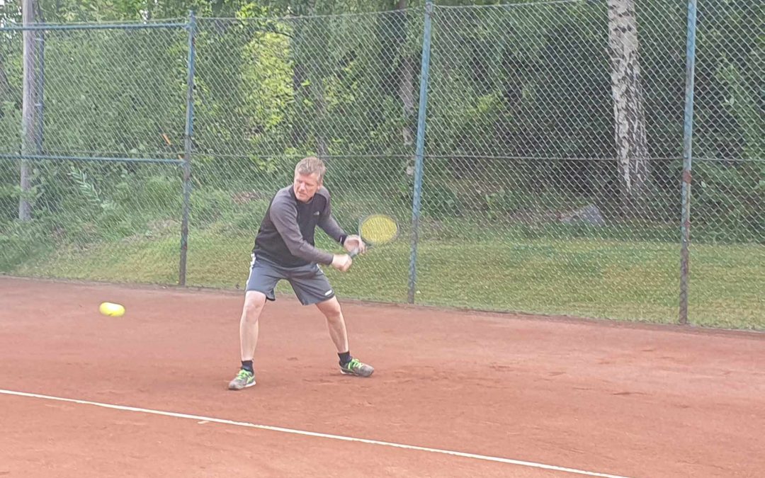 Friberg försvarar titeln i tennisveckan