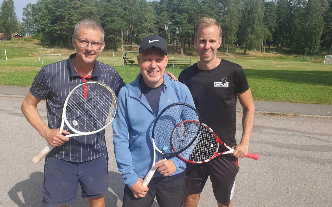 Veteraner trivdes på tennisläger i Åmål